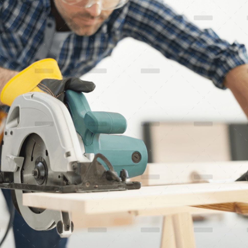 demo-attachment-764-carpenter-working-with-circular-saw